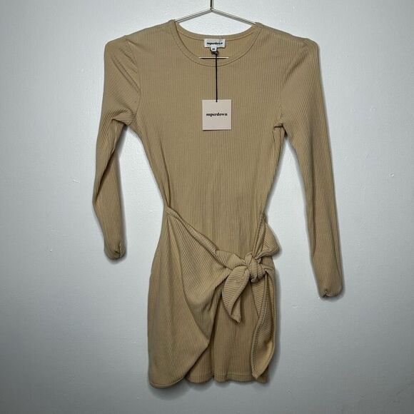 Superdown Revolve Dana Wrap Mini Dress in Nude Beige Size XS NWT Classic Clean - Picture 2 of 14
